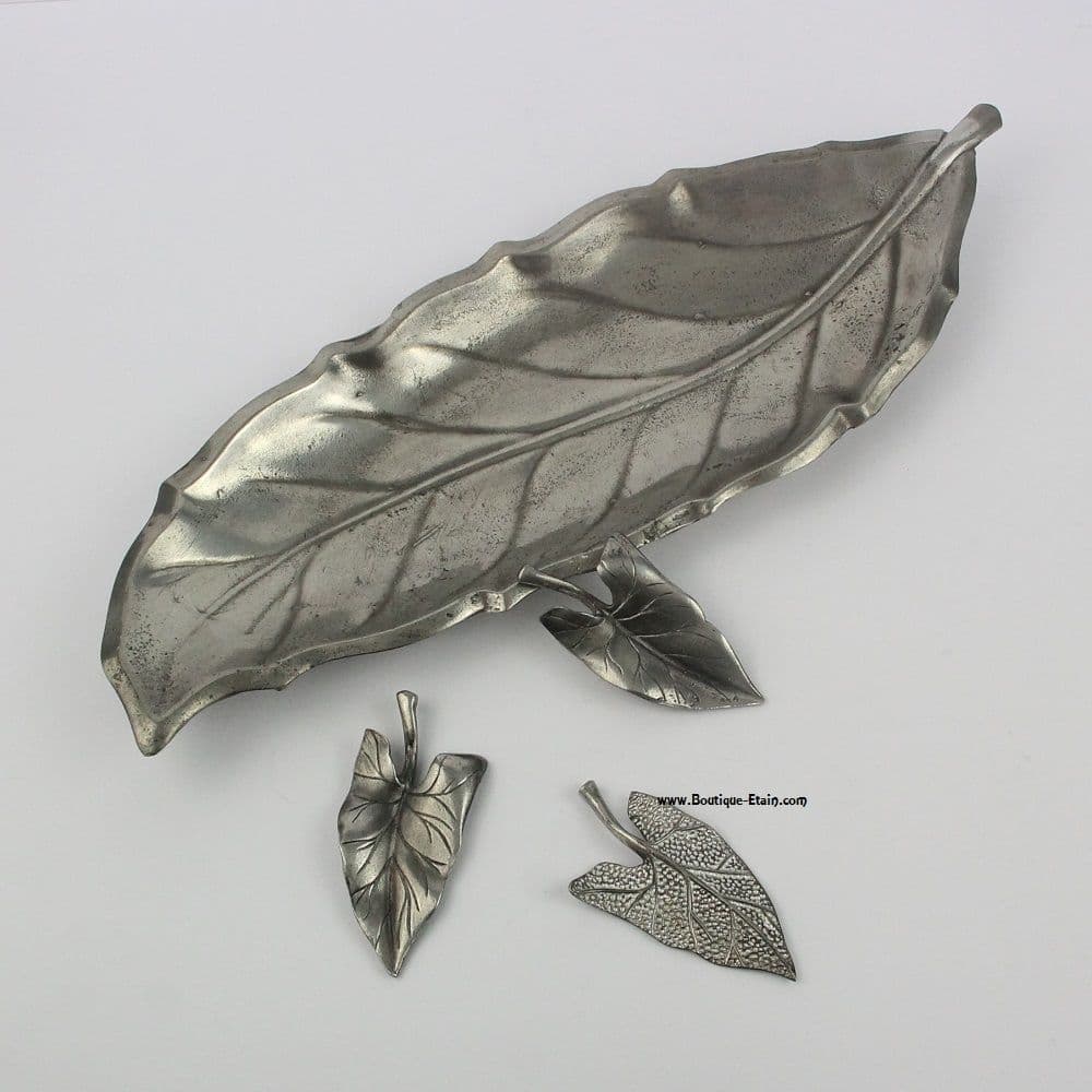 Coupe ou plat forme feuille + 3 feuilles décoratives en étain
