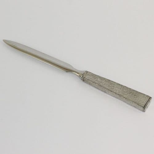 Coupe-papier ouvre-lettres en étain  martellé