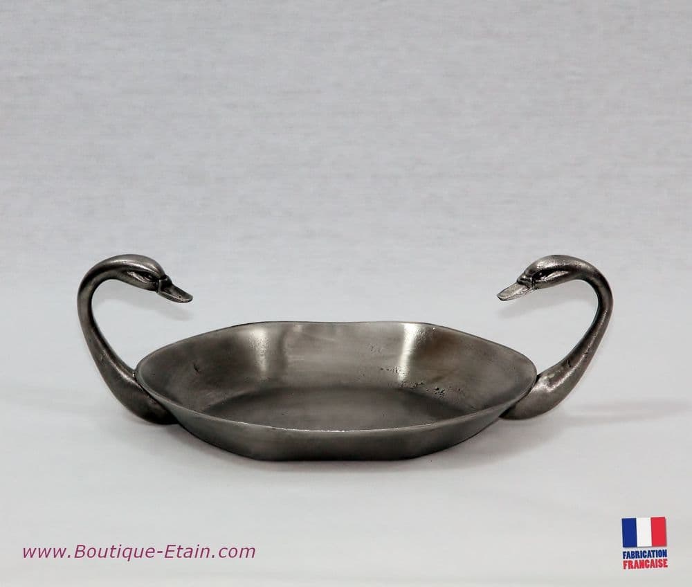 Coupe style bourguignonne en étain , coupelle motif Cygnes