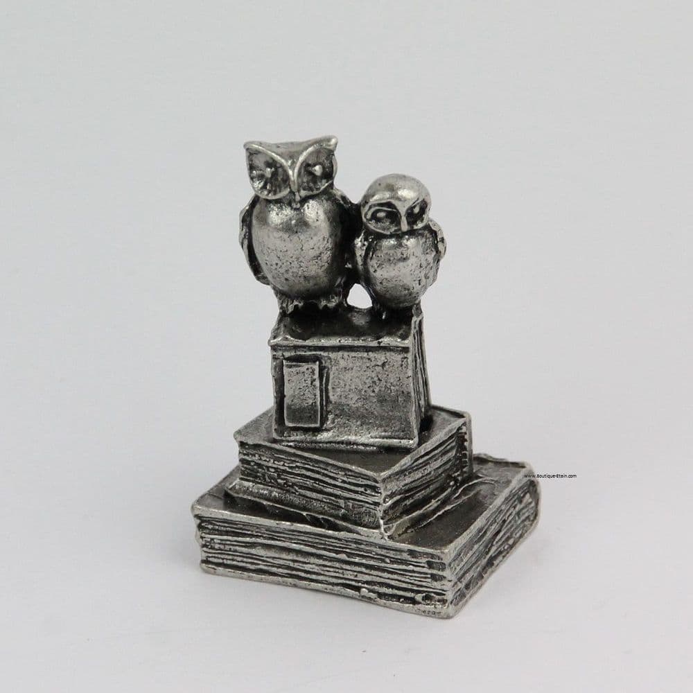 Couple chouette et hibou sur livres en étain B