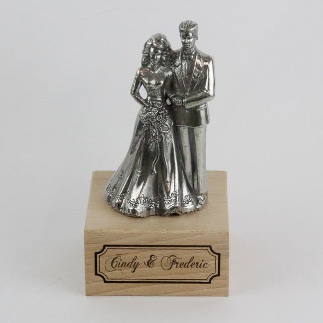 Couple de mariés en étain brillant