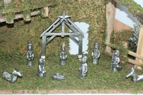 Crèche en étain, la nativité en étain.