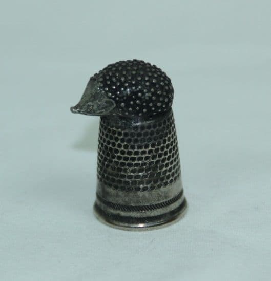 Dé à coudre de collection hérisson en étain