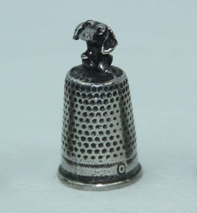 Dé à coudre tête de chien en étain