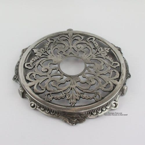 Dessous de plat style ancien en étain