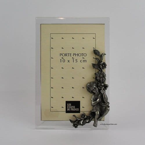 DESTOCKAGE -40% Cadre photo plexi l'enfant dans la guirlande de fleurs portrait