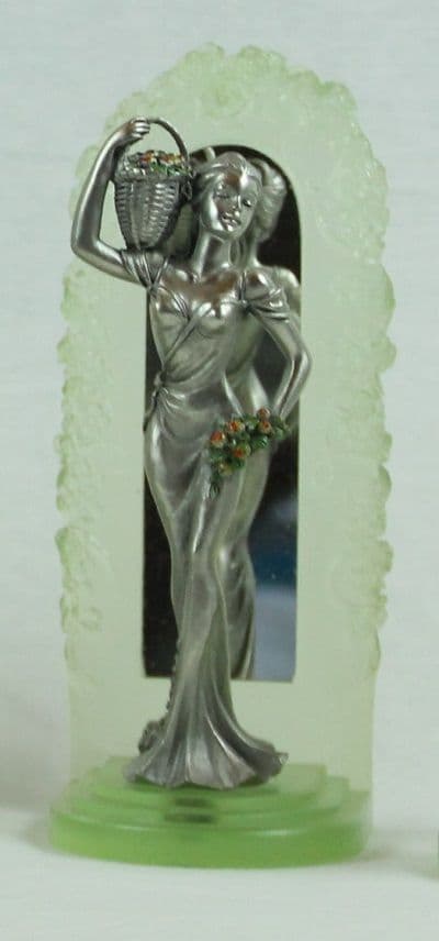 DESTOCKAGE -40% Figurine jeune femme en étain "La Florentine aux fruits"