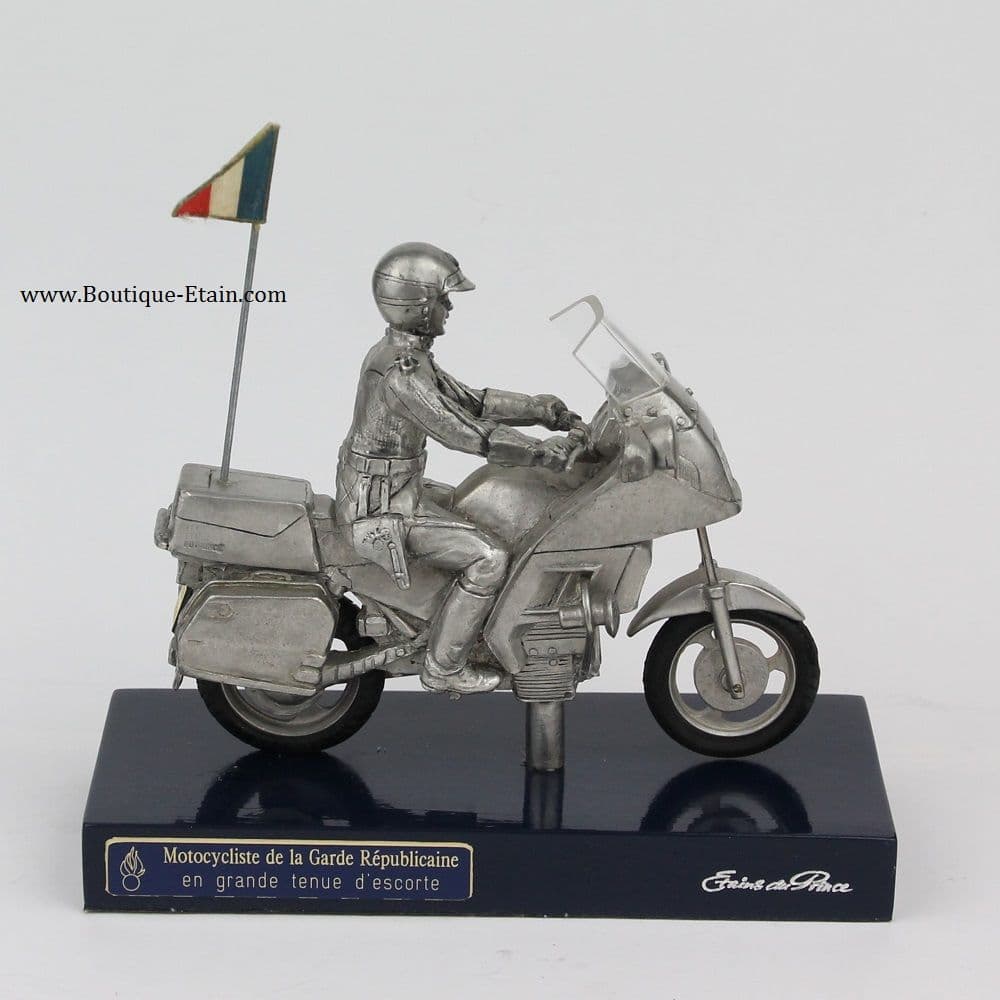 DESTOCKAGE -40% Gendarme Motocycliste de la Garde Républicaine