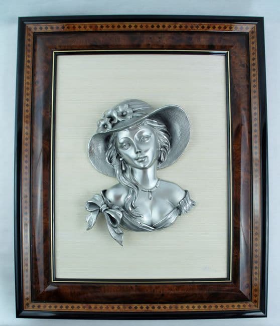 DESTOCKAGE -40% Tableau en étain buste de femme au chapeau