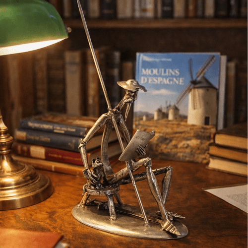 Don Quichotte assis lit auprès de son chat