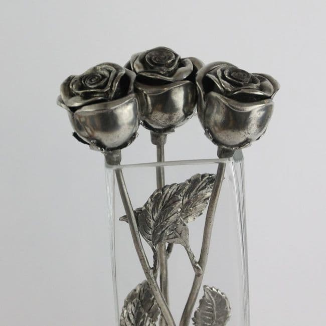 Ensemble de 3 roses en étain, bouquet de roses
