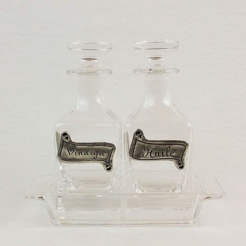 Ensemble huile et vinaigre sur plateau en cristal et étain