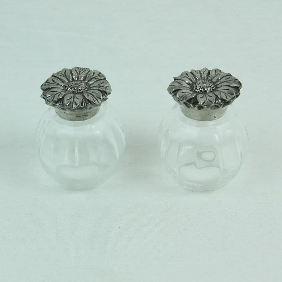 Ensemble sel + poivre, salière et poivrière en verre et étain