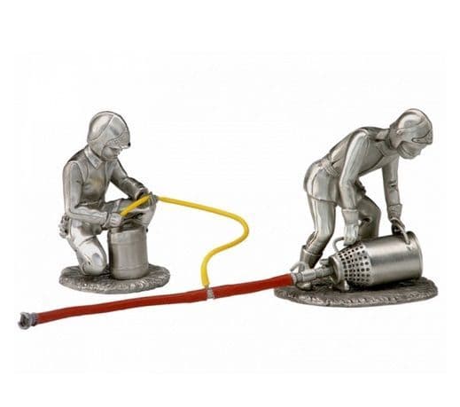 Figurine en étain Pompier lance mousse