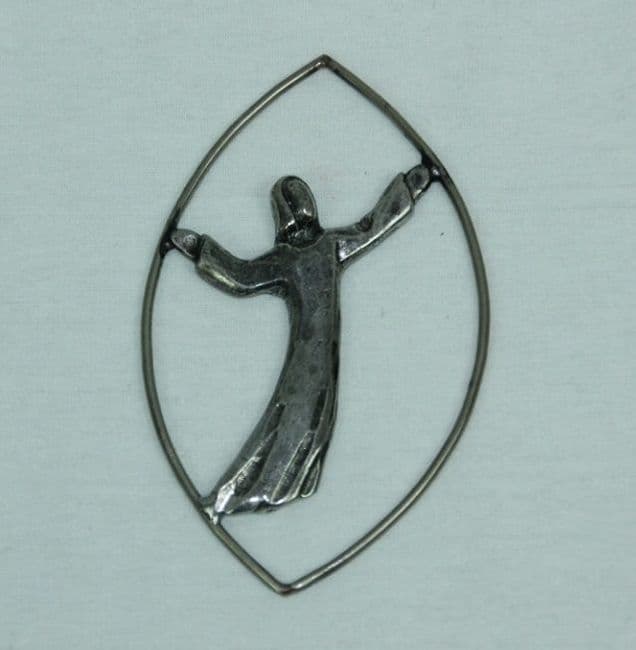 Figurine louange entourée en étain