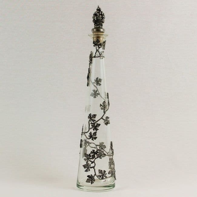 Flacon, carafe à liqueur décor vignes et bouchon en étain