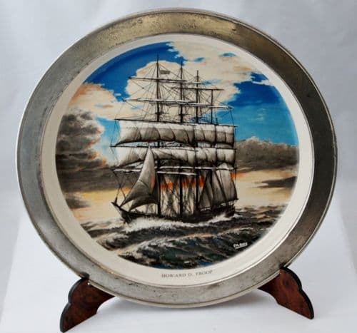 Grande assiette bateau "L'Howard D.Troop" entourage étain