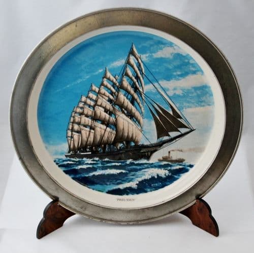 Grande assiette bateau "Preussen" entourage étain