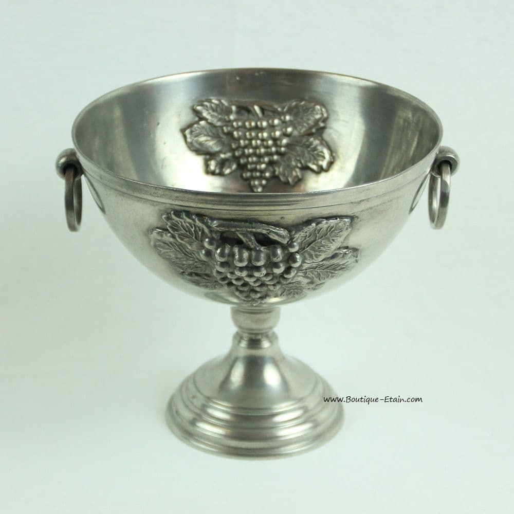 Grande coupe forme graal en étain motif vigne