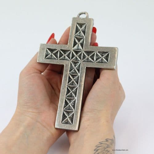 Grande croix croisillonnée en étain