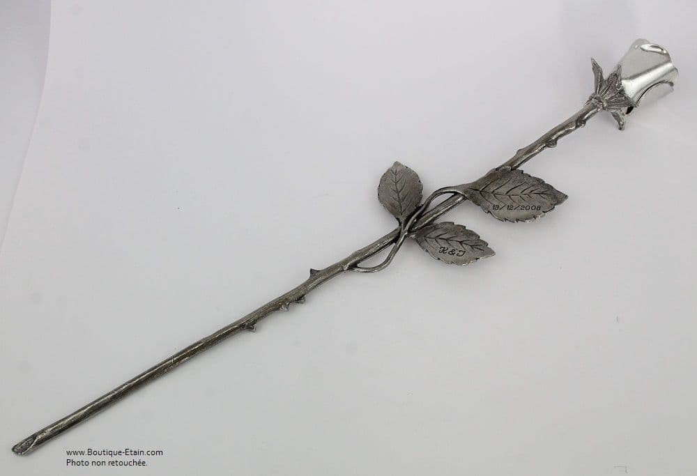 Grande rose en étain + feuilles gravées