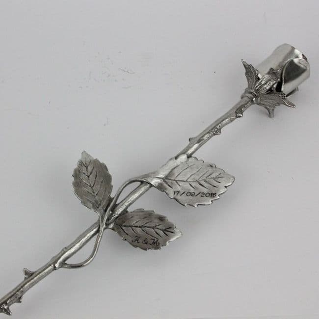 Rose gravée en étain pour anniversaire de mariage