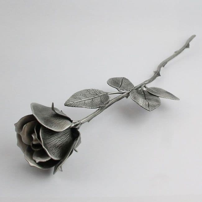 Grande rose en étain mat 40cm