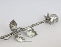 Grande rose en étain avec pétale gravée  pour Noces d'étain