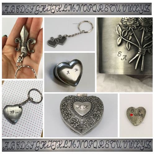 Gravure Initiales sur étain