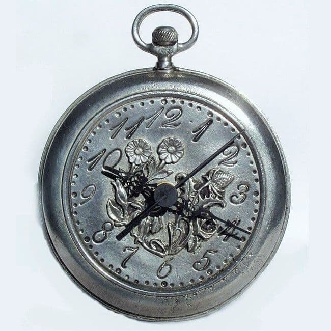 Horloge pendule forme montre gousset en étain