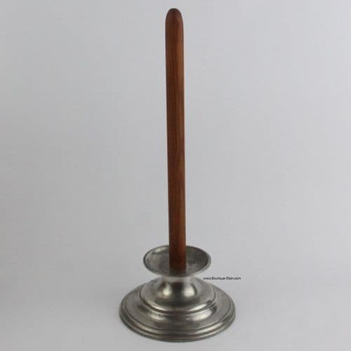 L'égouttoir à carafe en étain et bois