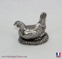 La poule pondeuse en étain