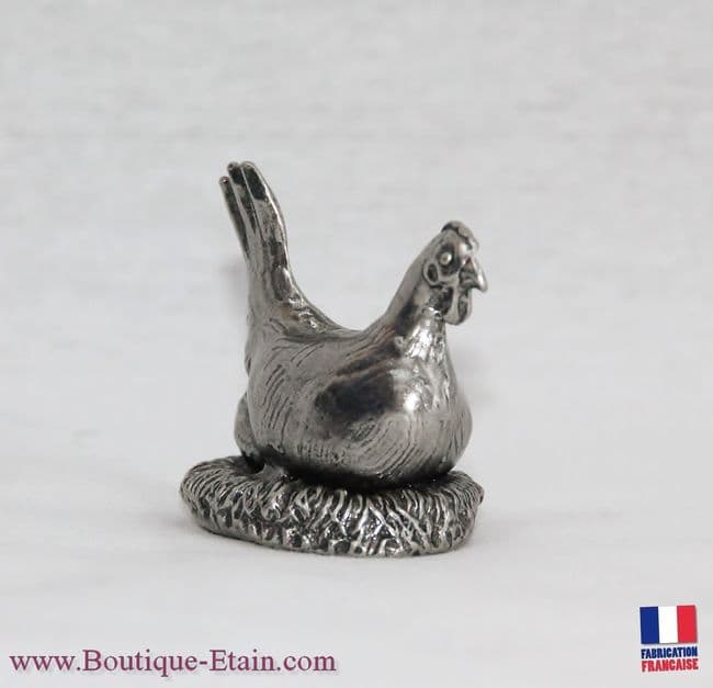 La poule pondeuse en étain