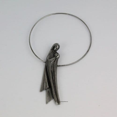 La vierge Marie dans un cercle d'étain