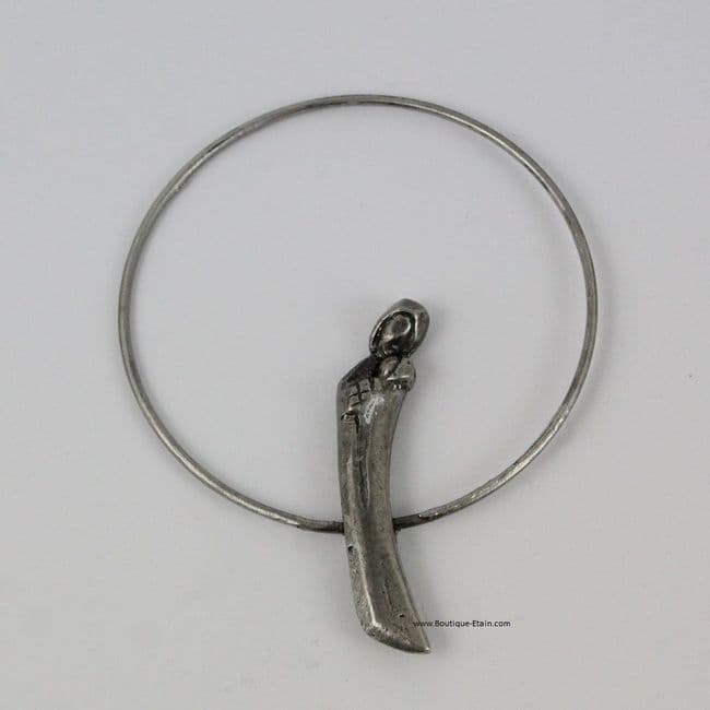 La Vierge Marie et Jésus dans un cercle d'étain