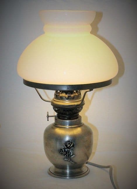 Lampe de chevet en étain motif roses