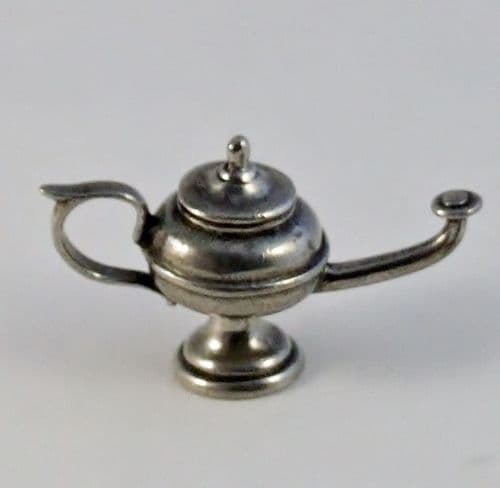 Lampe à huile miniature en étain