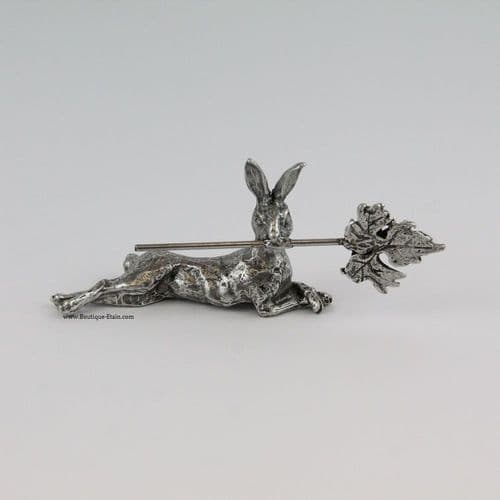 Lapin, lièvre avec feuille en étain