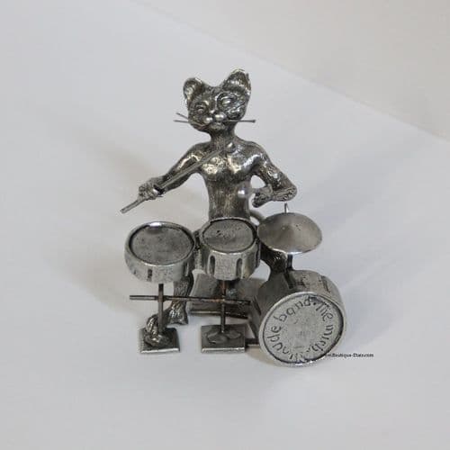 Le grand chat batteur, la batterie en étain