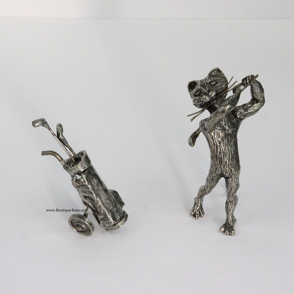 Le grand chat golfeur et son caddy en étain