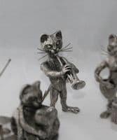 Grand chat trompette