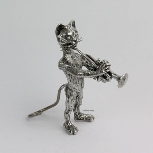 Le grand chat trompettiste, la trompette en étain