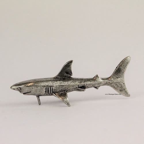 Le grand requin en éatin