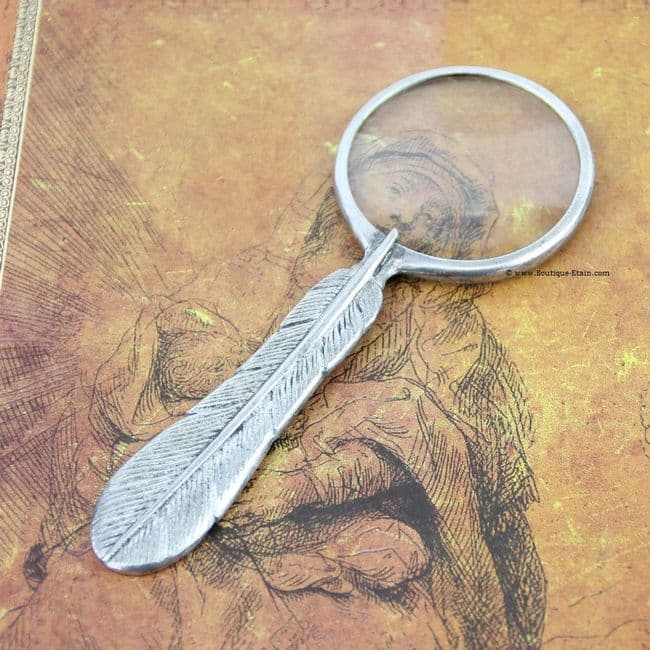 Loupe à main motif plume en étain