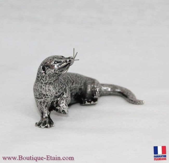 Loutre miniature en étain.