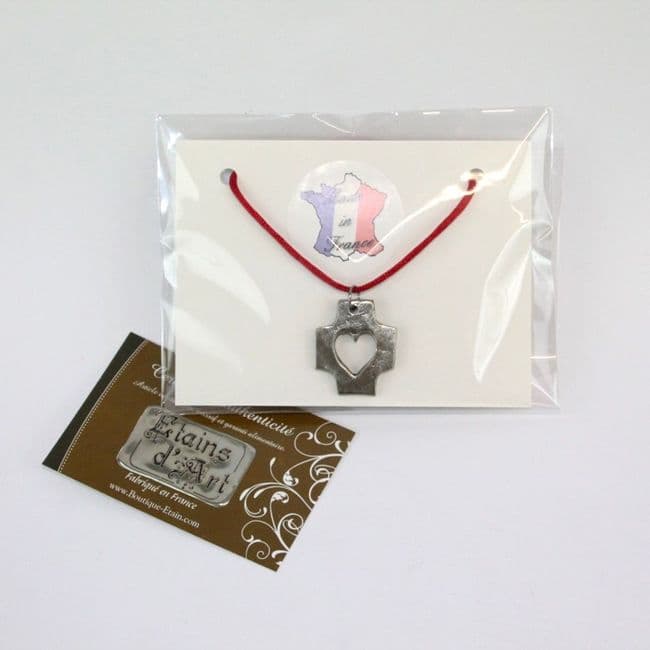 Médaillon croix et coeur en étain.