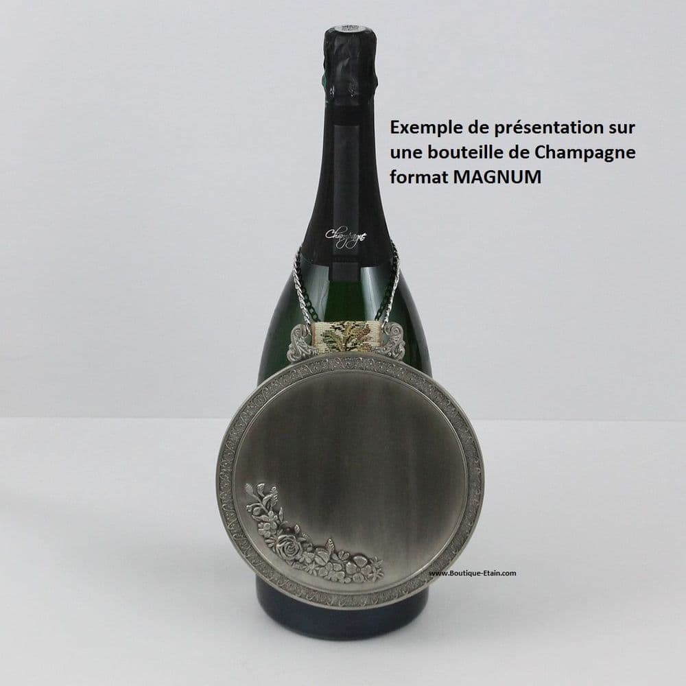 Médaillon en étain avec gravure