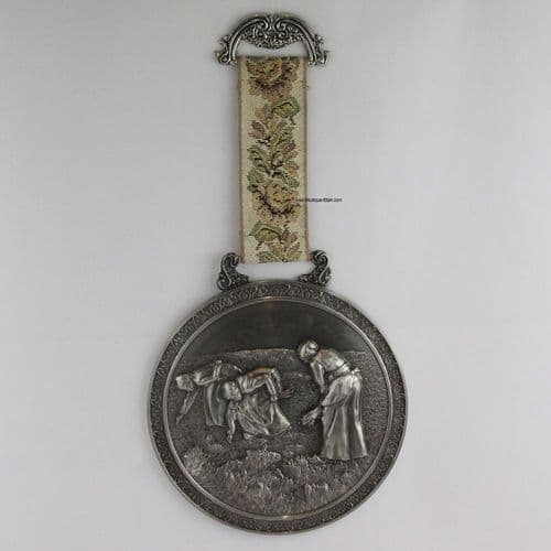 Médaillon les glaneuses.