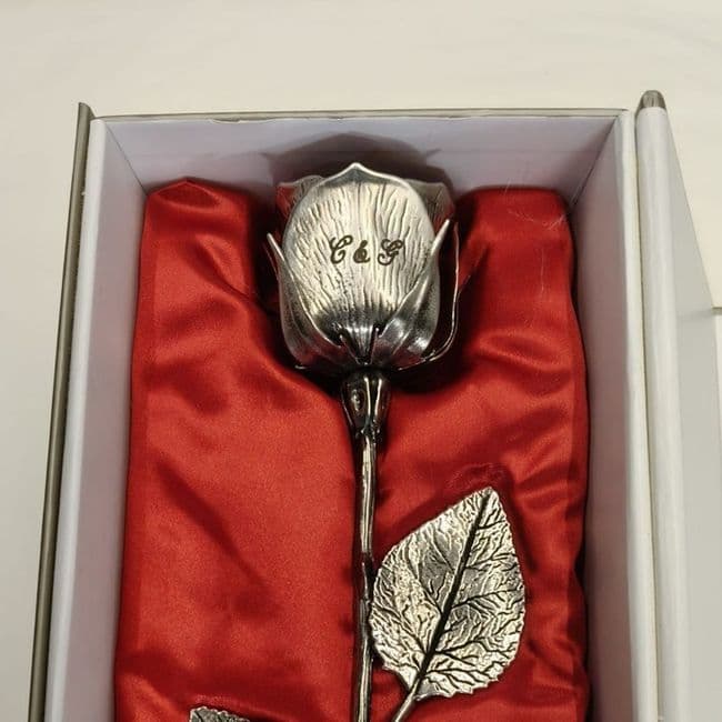 Magnifique Coffret rose en étain peinte à la main