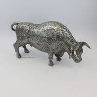 Magnifique taureau en étain